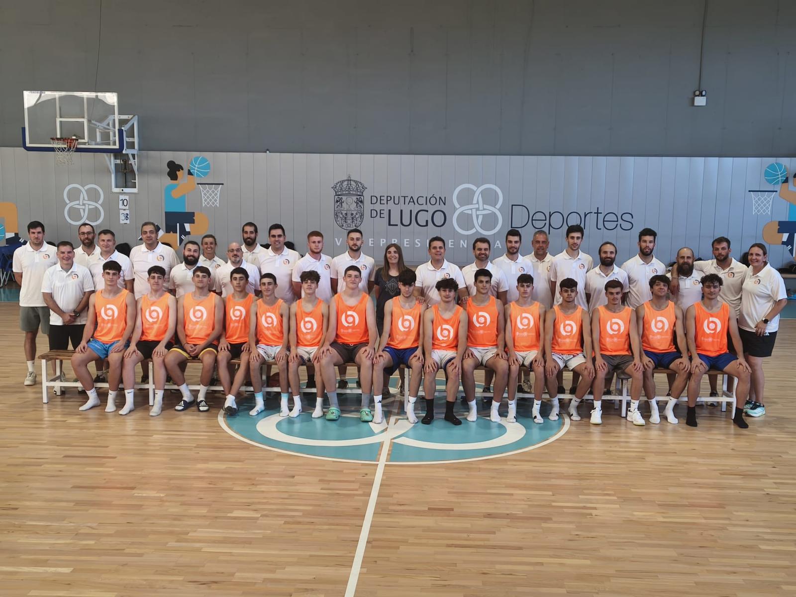 Campus Basketology — Foto grupal jugadores y staff